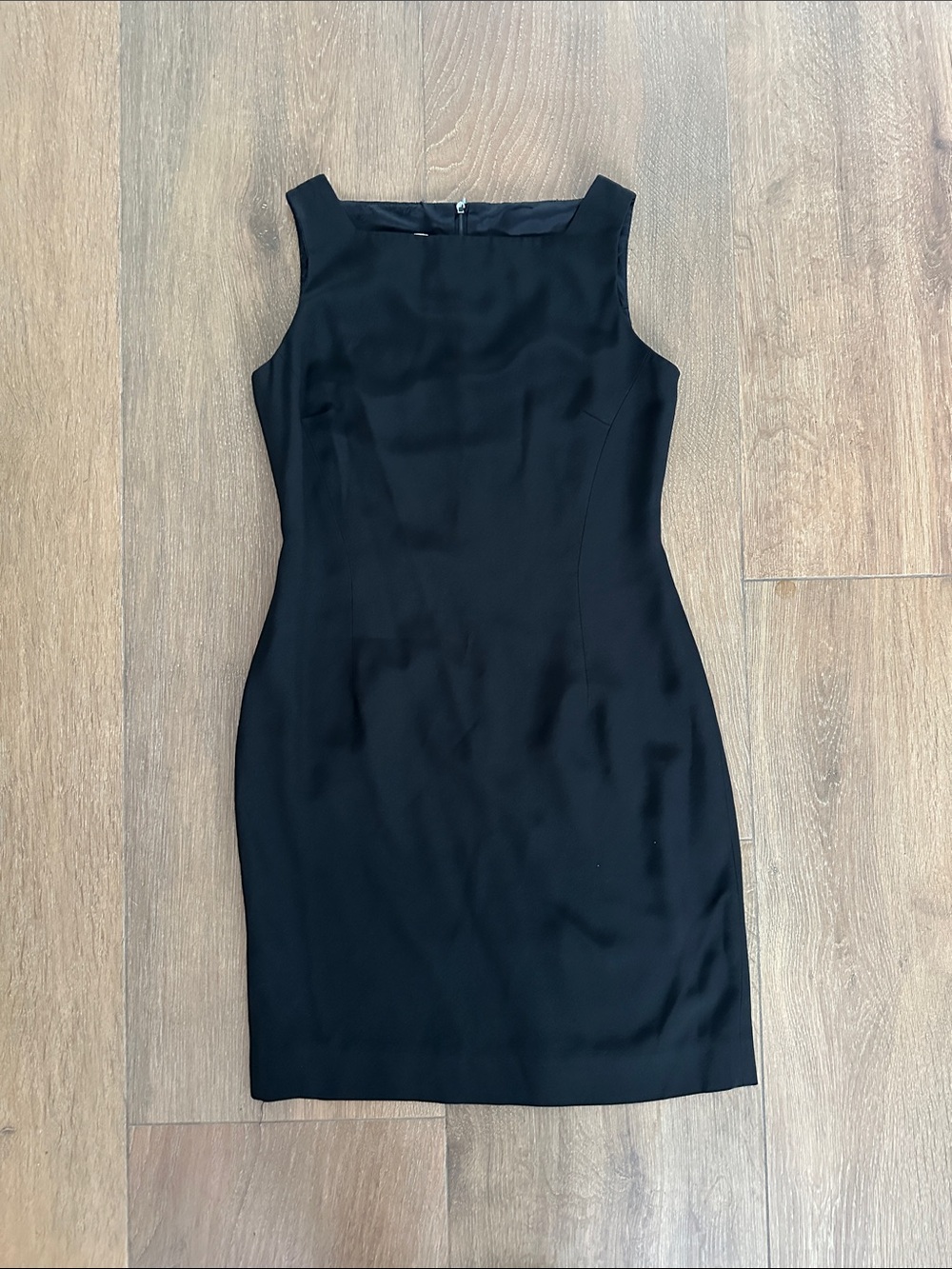 Jones New York women's Black Sleeveless Sheath Mini Dress. Size 6.